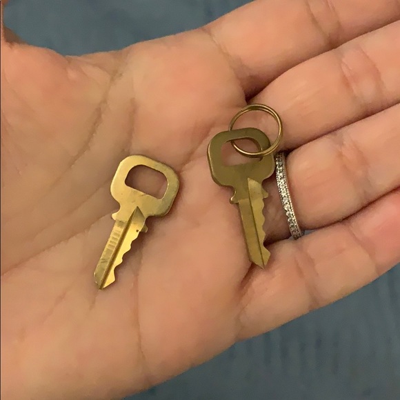 Authentic Louis Vuitton key 304 - Picture 3 of 3